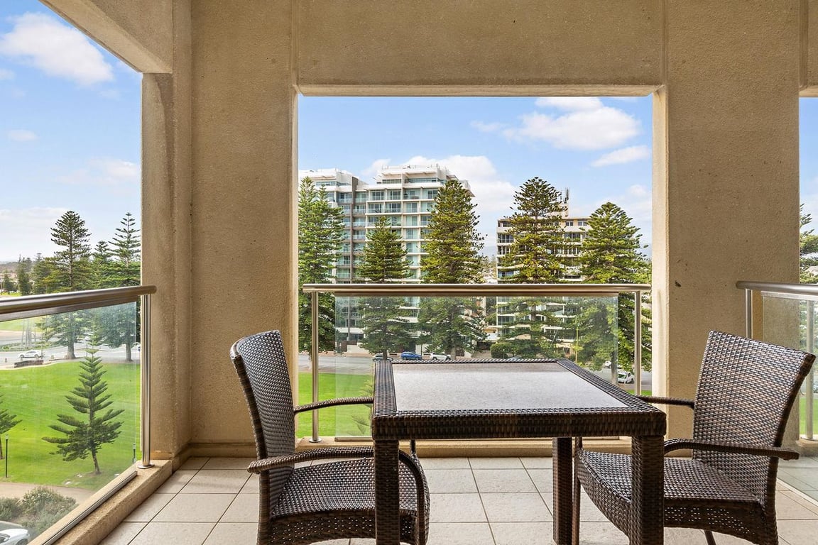 Furnished 1 Bedroom House in Glenelg