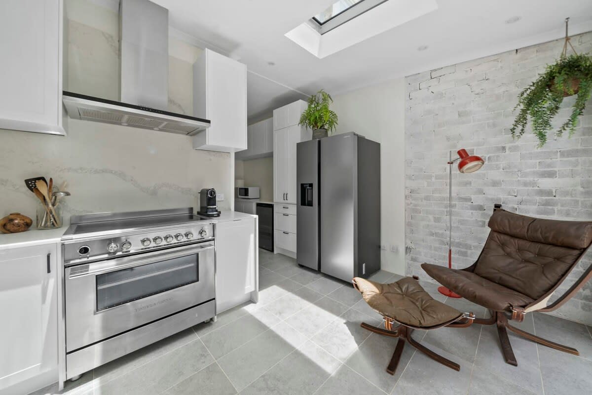 Furnished 2 Bedroom House in Surry Hills