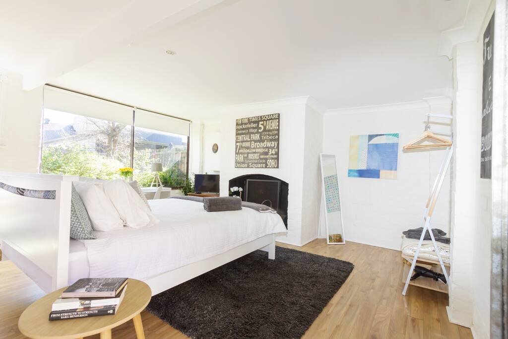 Furnished 1 Bedroom Apartment in Annandale