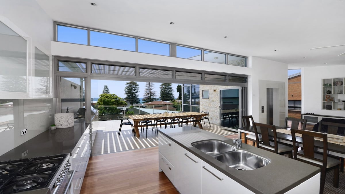 Furnished 5 Bedroom House in Avoca Beach