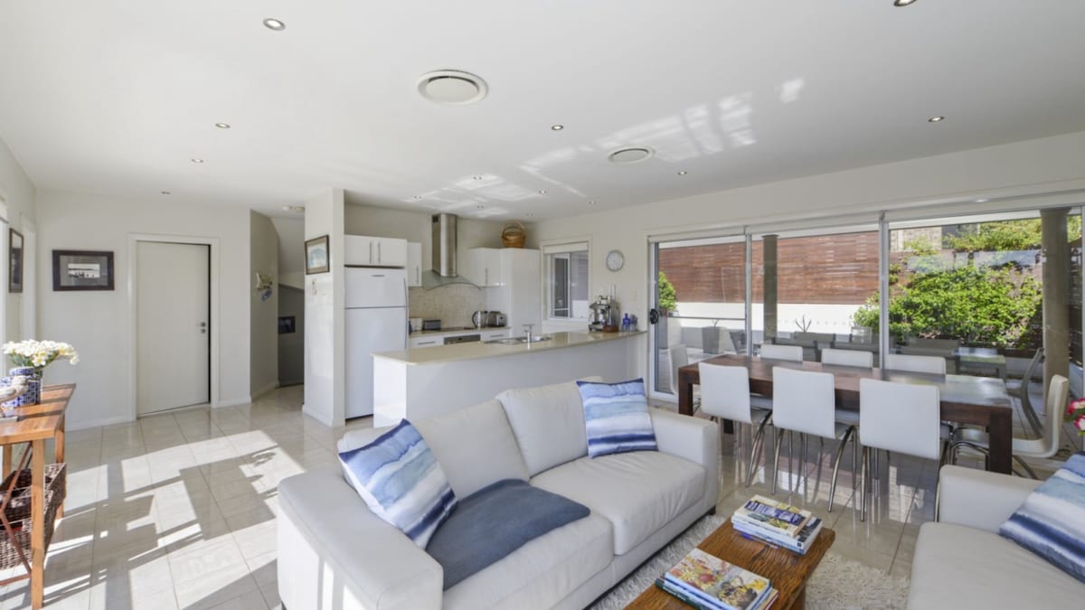 Furnished 3 Bedroom House in Avoca Beach