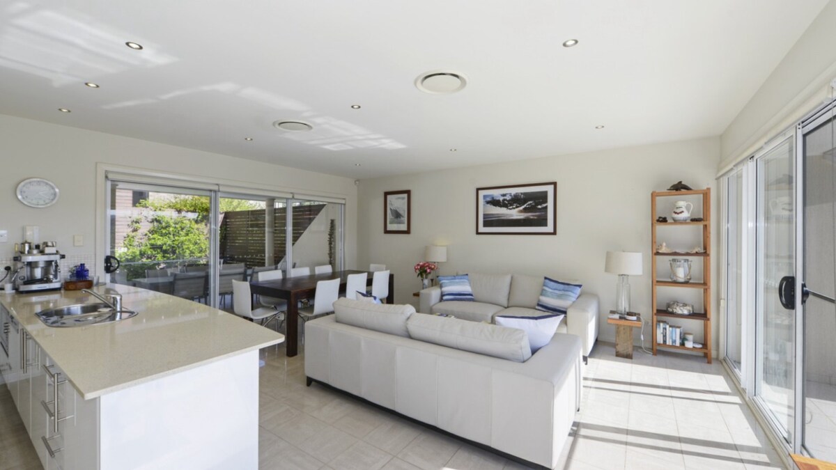 Furnished 3 Bedroom House in Avoca Beach