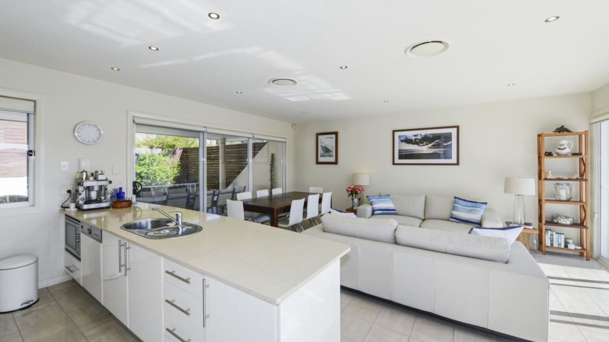 Furnished 3 Bedroom House in Avoca Beach
