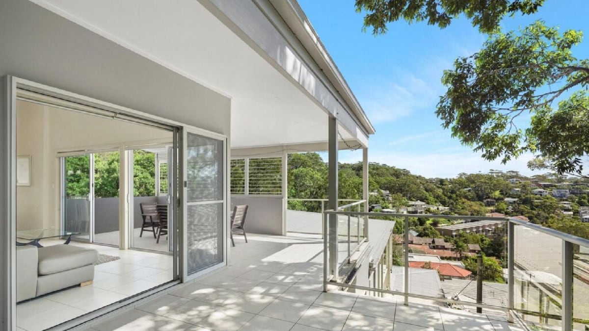 Furnished 3 Bedroom House in Avoca Beach