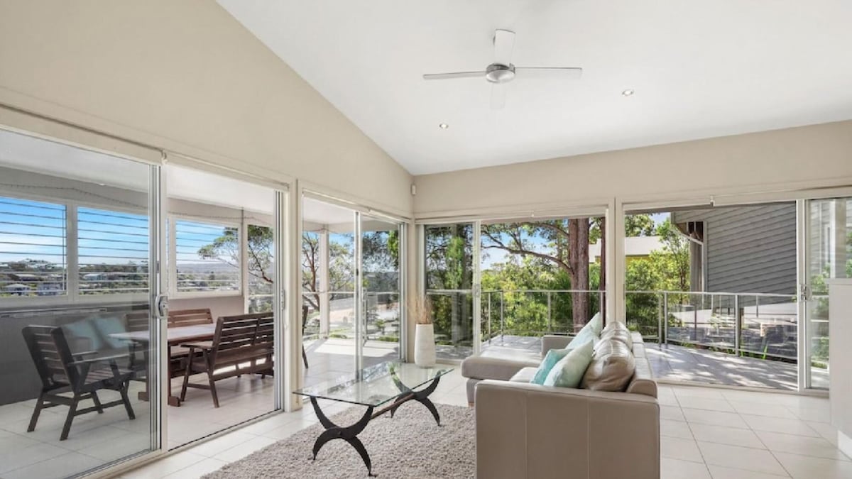 Furnished 3 Bedroom House in Avoca Beach