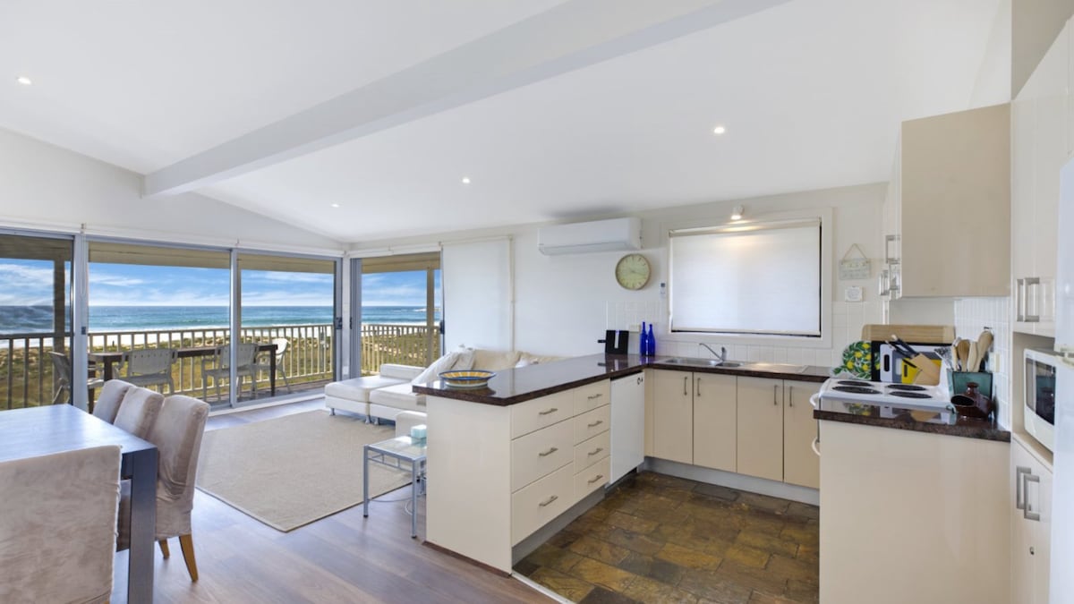 Furnished 2 Bedroom House in Avoca Beach