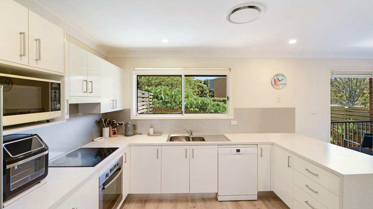 Furnished 3 Bedroom House in Avoca Beach