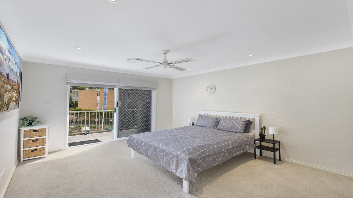 Furnished 3 Bedroom House in Avoca Beach