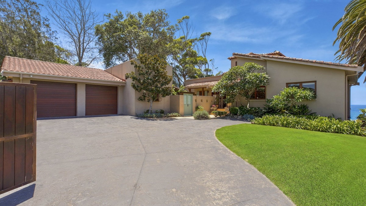 Furnished 5 Bedroom House in Avoca Beach