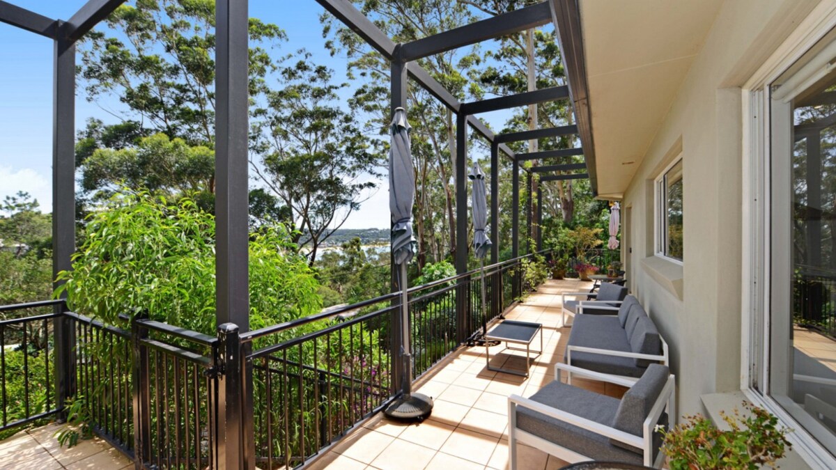 Furnished 5 Bedroom House in Avoca Beach