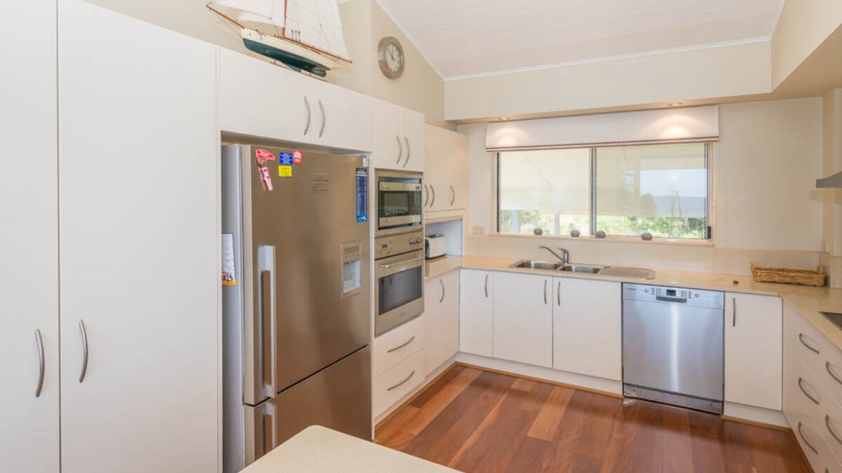 Furnished 5 Bedroom House in Avoca Beach