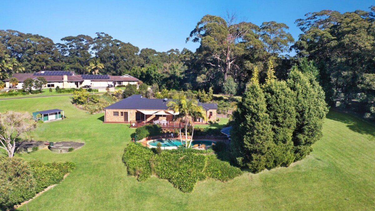 Furnished 4 Bedroom House in Kincumber