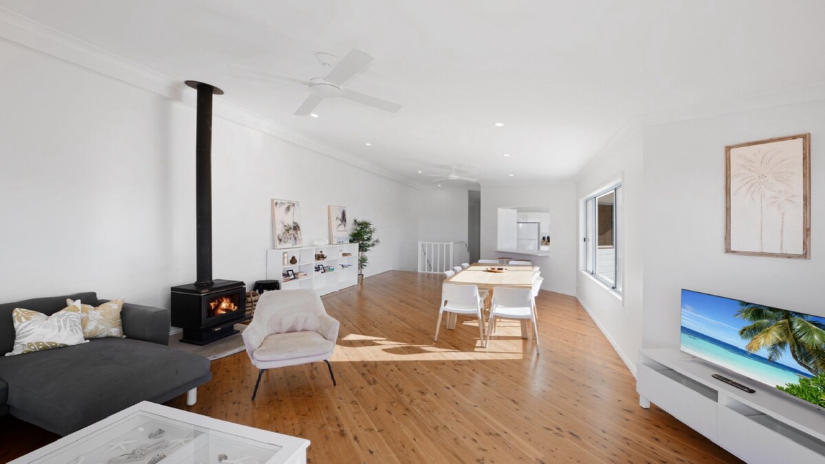 Furnished 4 Bedroom House in Avoca Beach