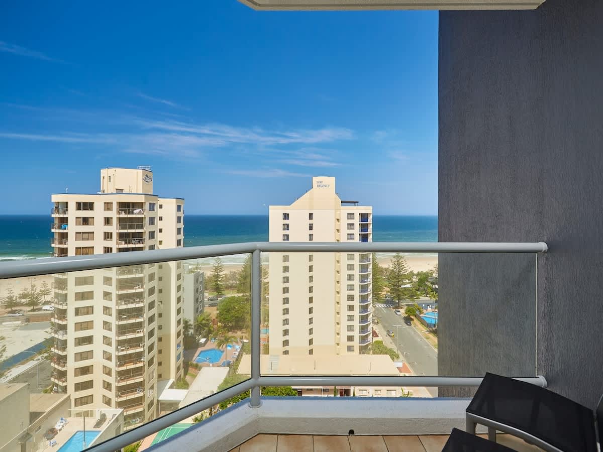 Furnished 1 Bedroom Apartment in Surfers Paradise