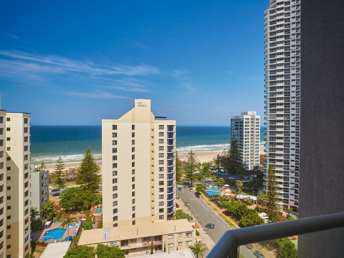 Furnished 1 Bedroom Apartment in Surfers Paradise