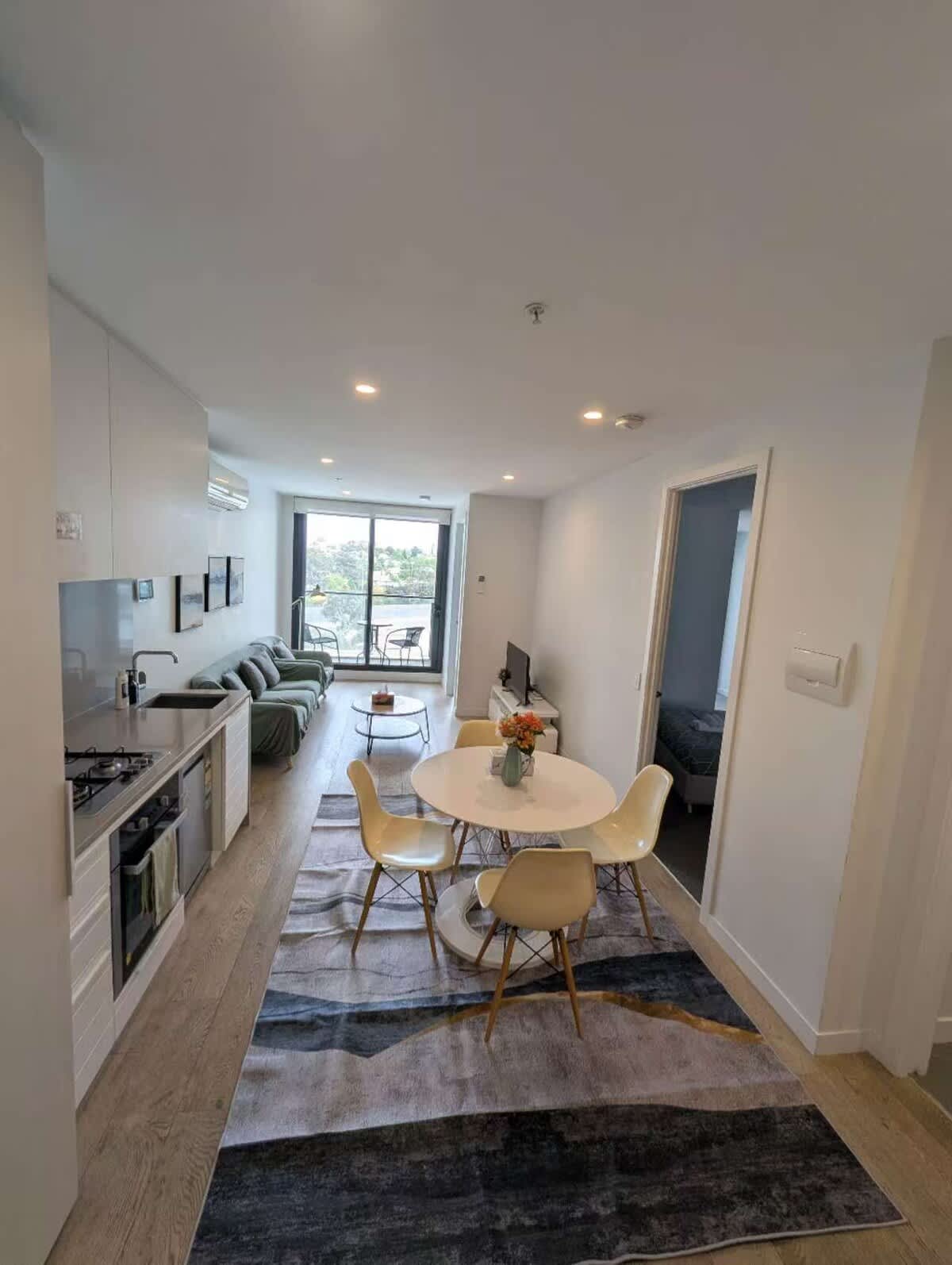 Furnished 2 Bedroom Apartment in Parkville