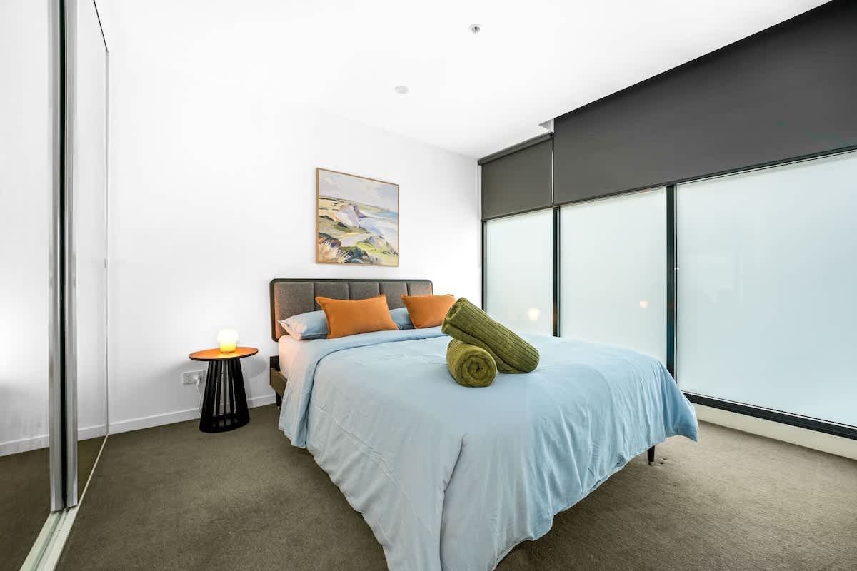 Furnished 1 Bedroom Apartment in Collingwood