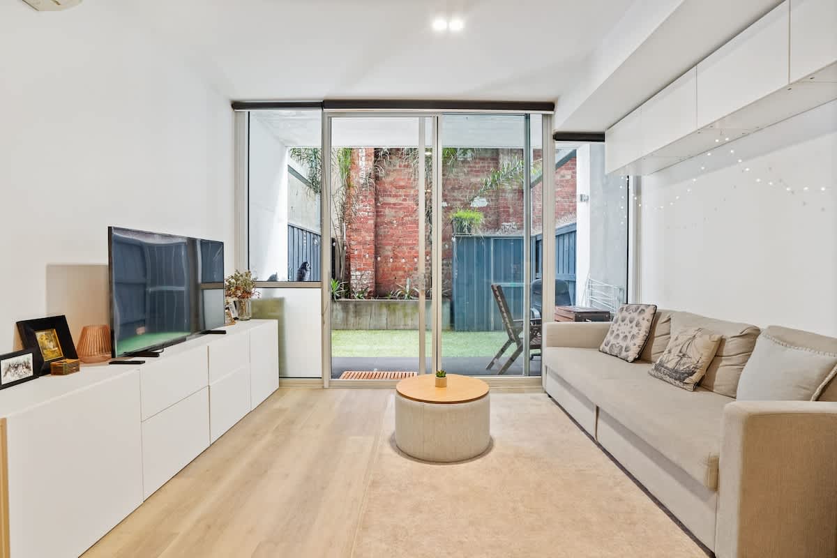 Furnished 1 Bedroom Apartment in Fitzroy North