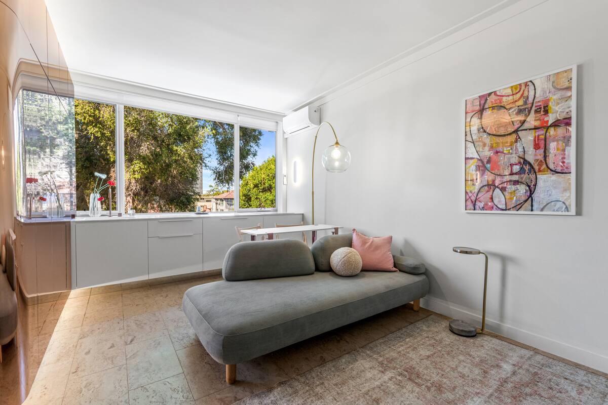 Furnished 1 Bedroom Apartment in St Kilda