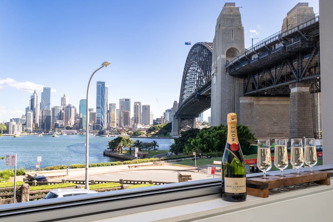 Furnished 2 Bedroom Rental in Kirribilli