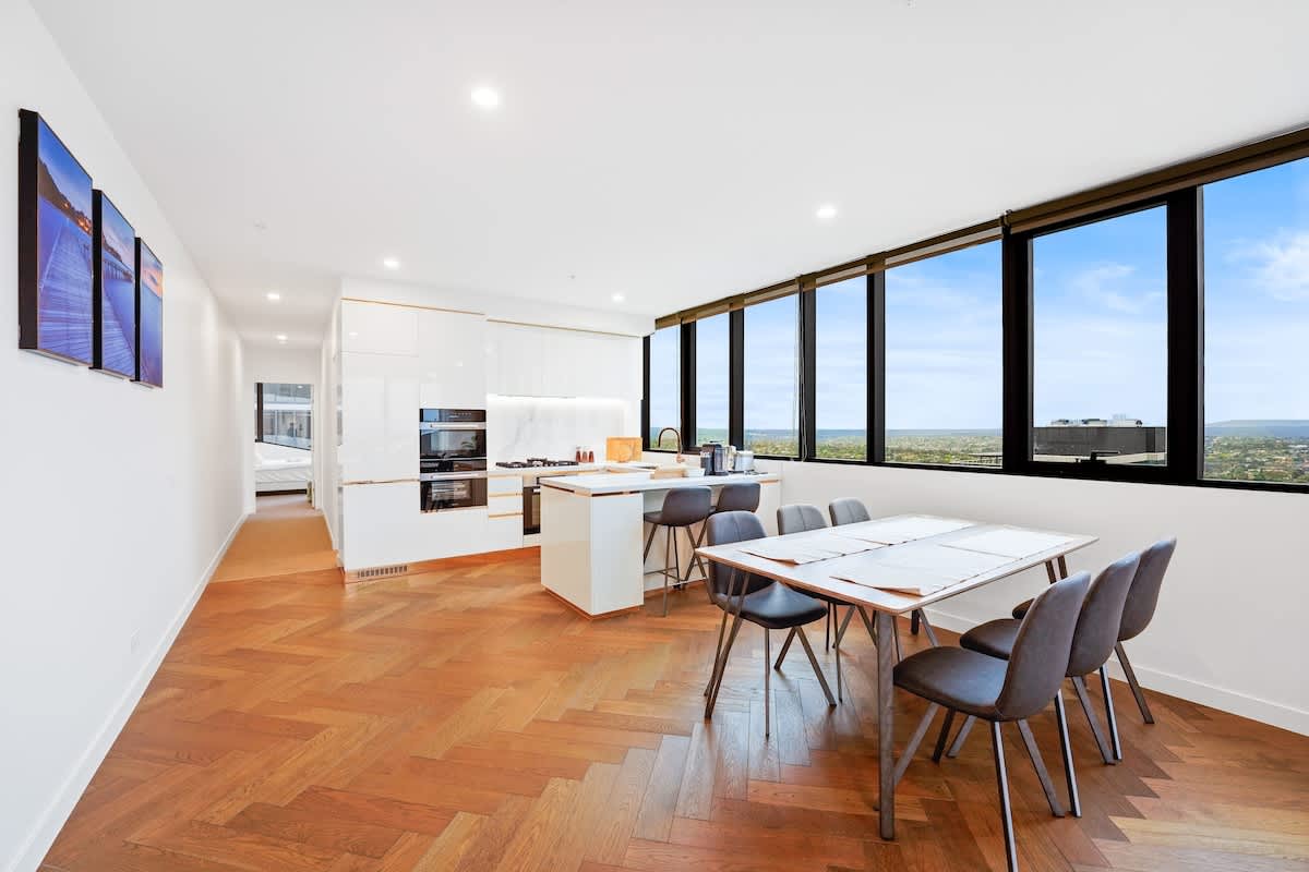 Furnished 3 Bedroom Apartment in Box Hill