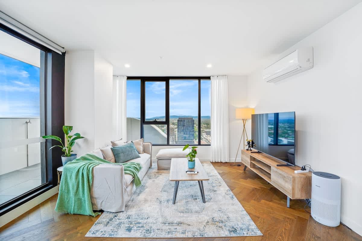 Furnished 3 Bedroom Apartment in Box Hill