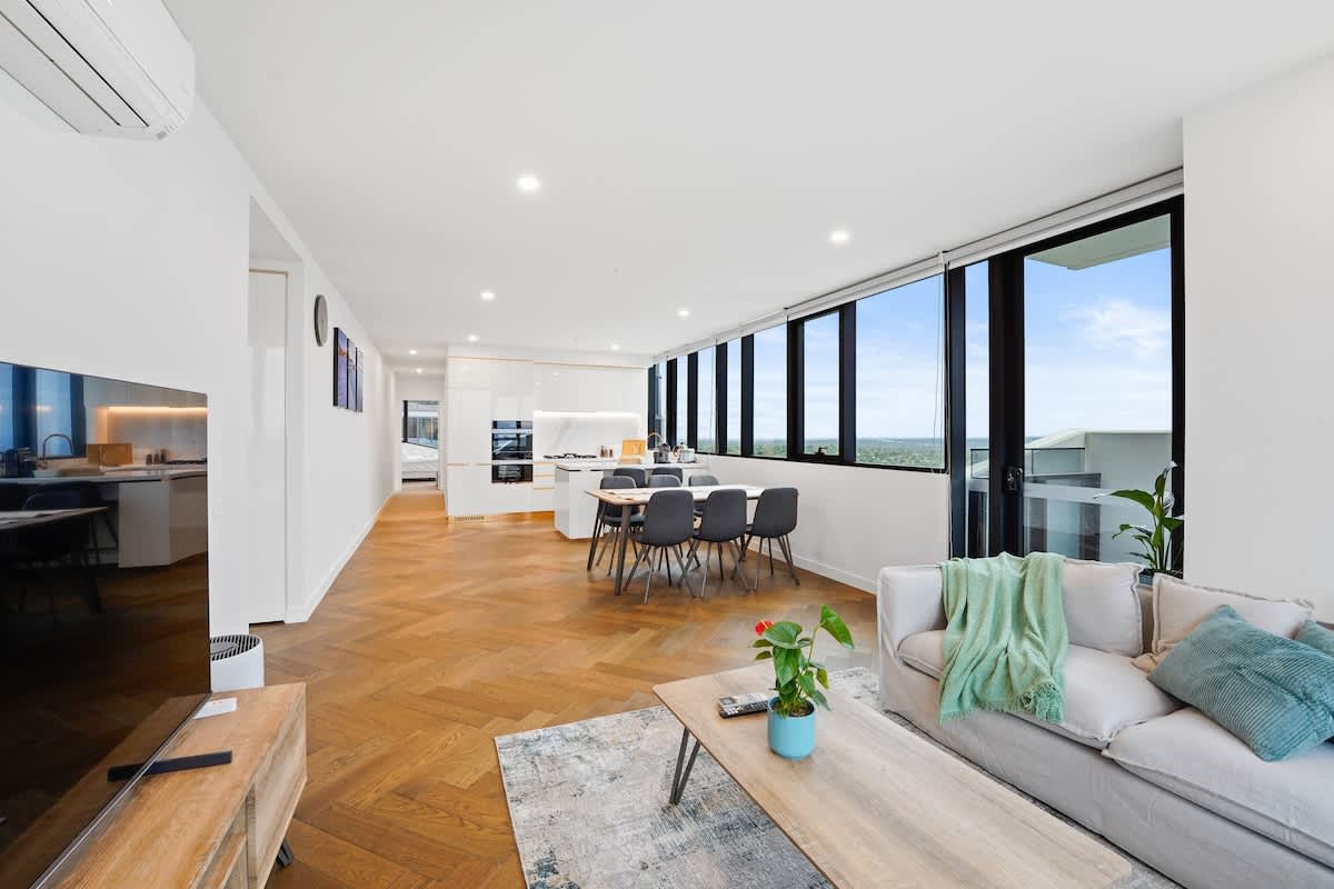 Furnished 3 Bedroom Apartment in Box Hill