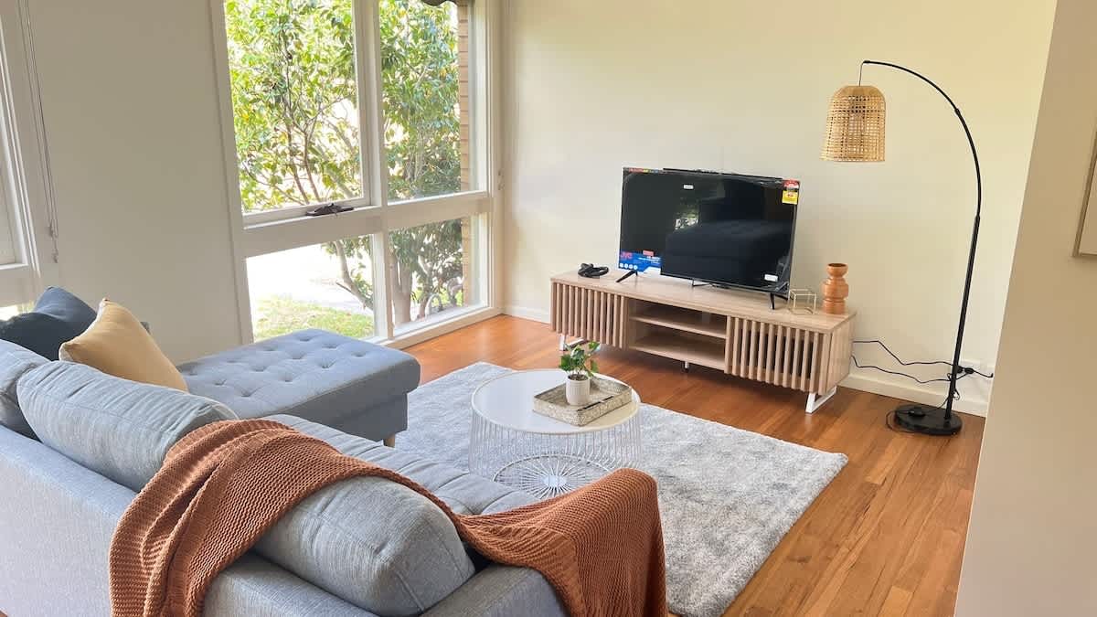 Furnished 2 Bedroom Rental in Mentone