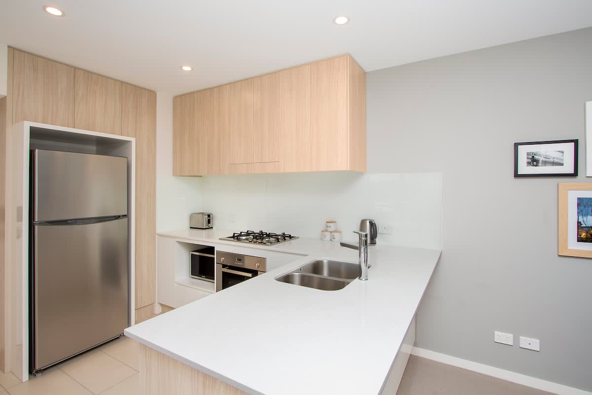Furnished 2 Bedroom Apartment in Hamilton