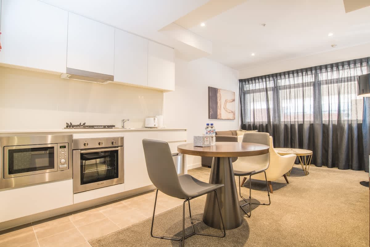 Furnished 1 Bedroom Apartment in Chatswood