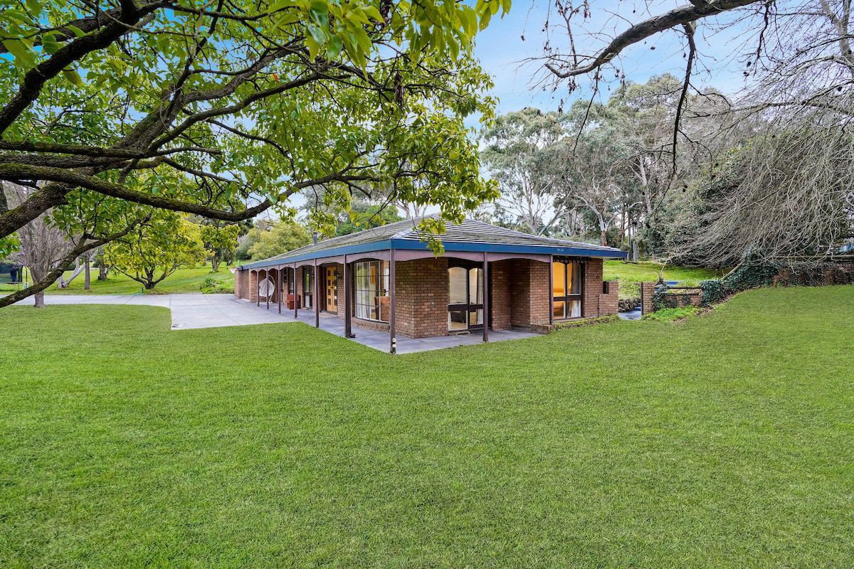 Furnished 4 Bedroom House in Donvale