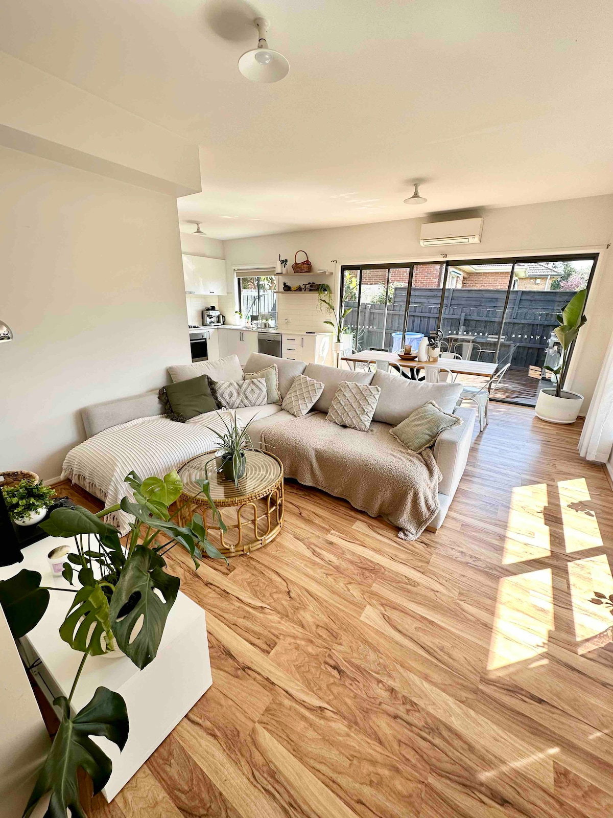 Furnished 2 Bedroom House in Oak Park