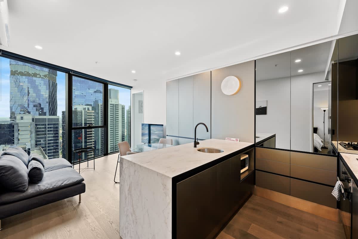 Furnished 2 Bedroom Apartment in Docklands