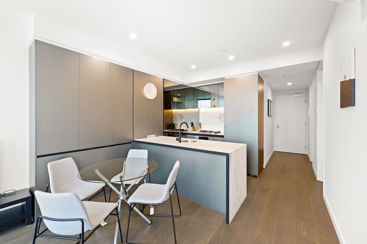 Furnished 2 Bedroom Apartment in Docklands