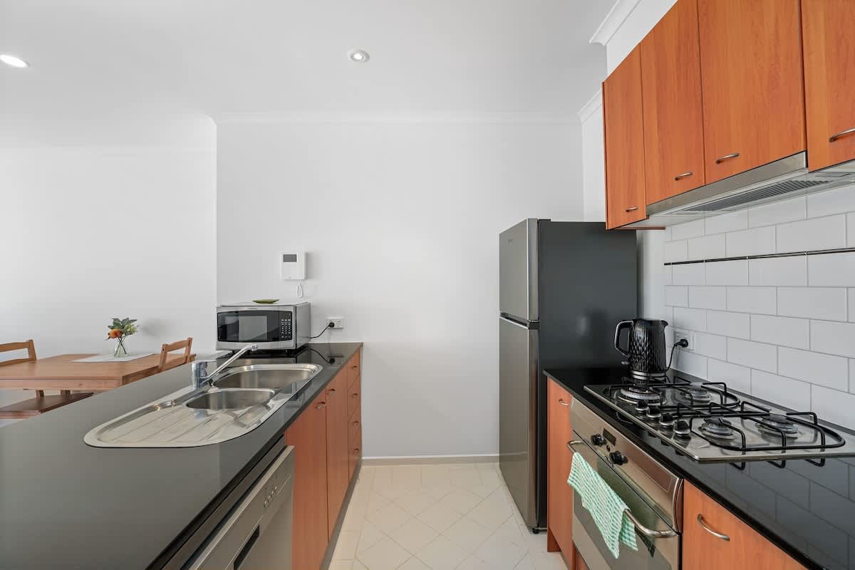 Furnished 1 Bedroom Apartment in South Melbourne