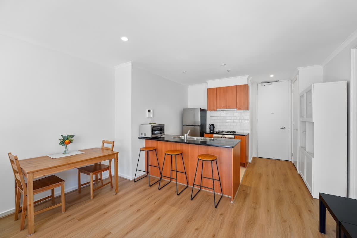 Furnished 1 Bedroom Apartment in South Melbourne