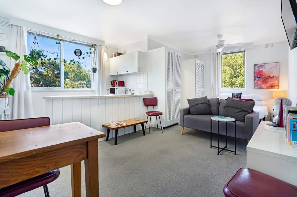 Furnished 1 Bedroom Apartment in Fitzroy North