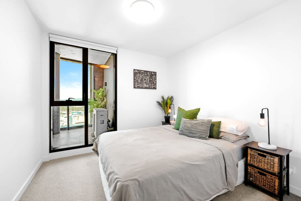 Furnished 2 Bedroom Apartment in Ivanhoe