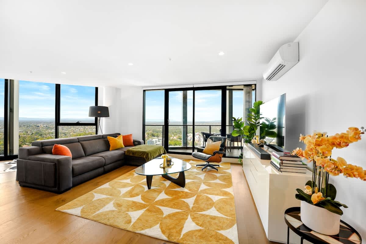 Furnished 2 Bedroom Apartment in Ivanhoe