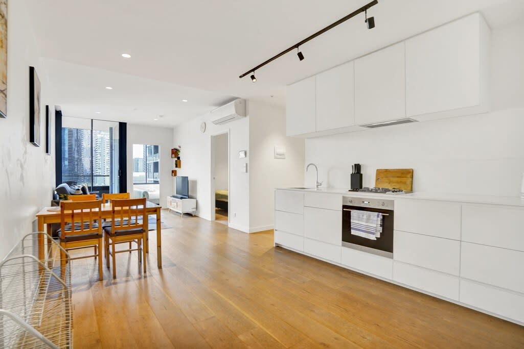 Furnished 2 Bedroom Apartment in West Melbourne