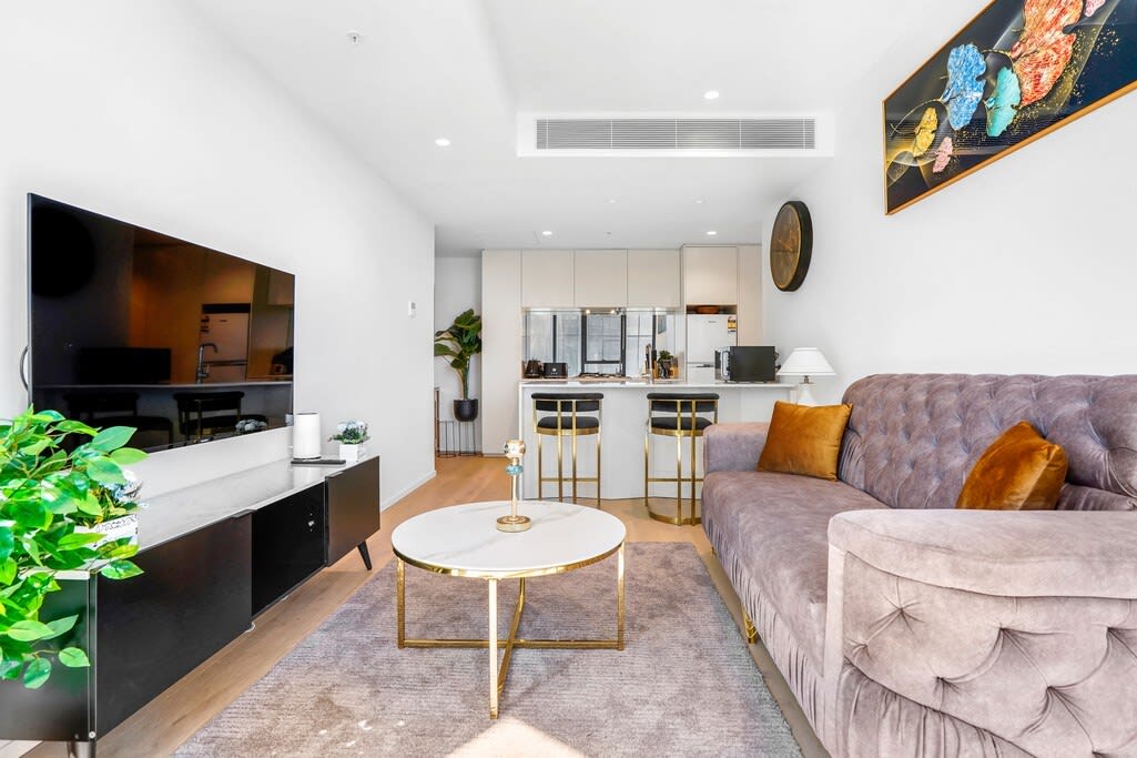 Furnished 2 Bedroom Apartment in Southbank