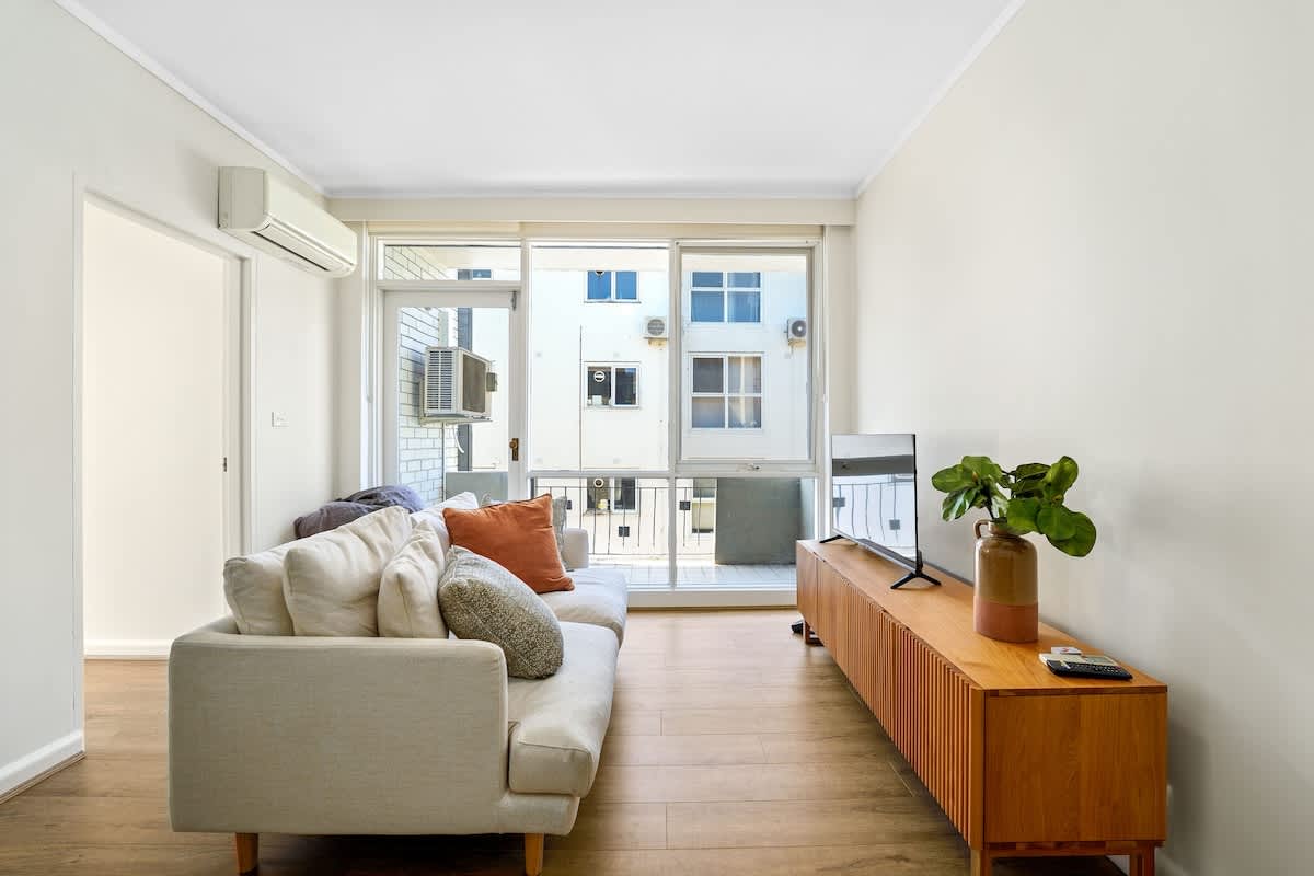 Furnished 2 Bedroom Apartment in South Yarra