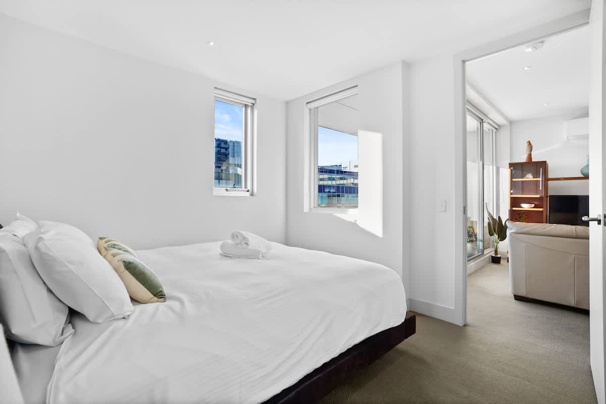 Furnished 1 Bedroom Apartment in North Melbourne