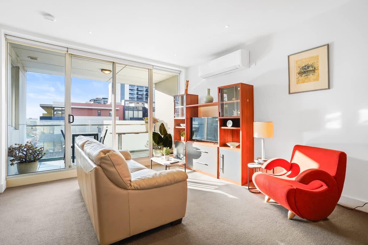 Furnished 1 Bedroom Apartment in North Melbourne