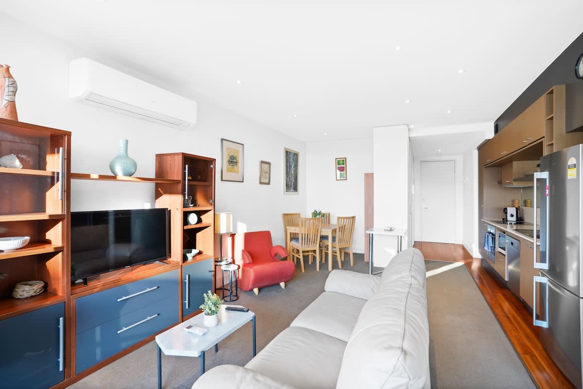 Furnished 1 Bedroom Apartment in North Melbourne