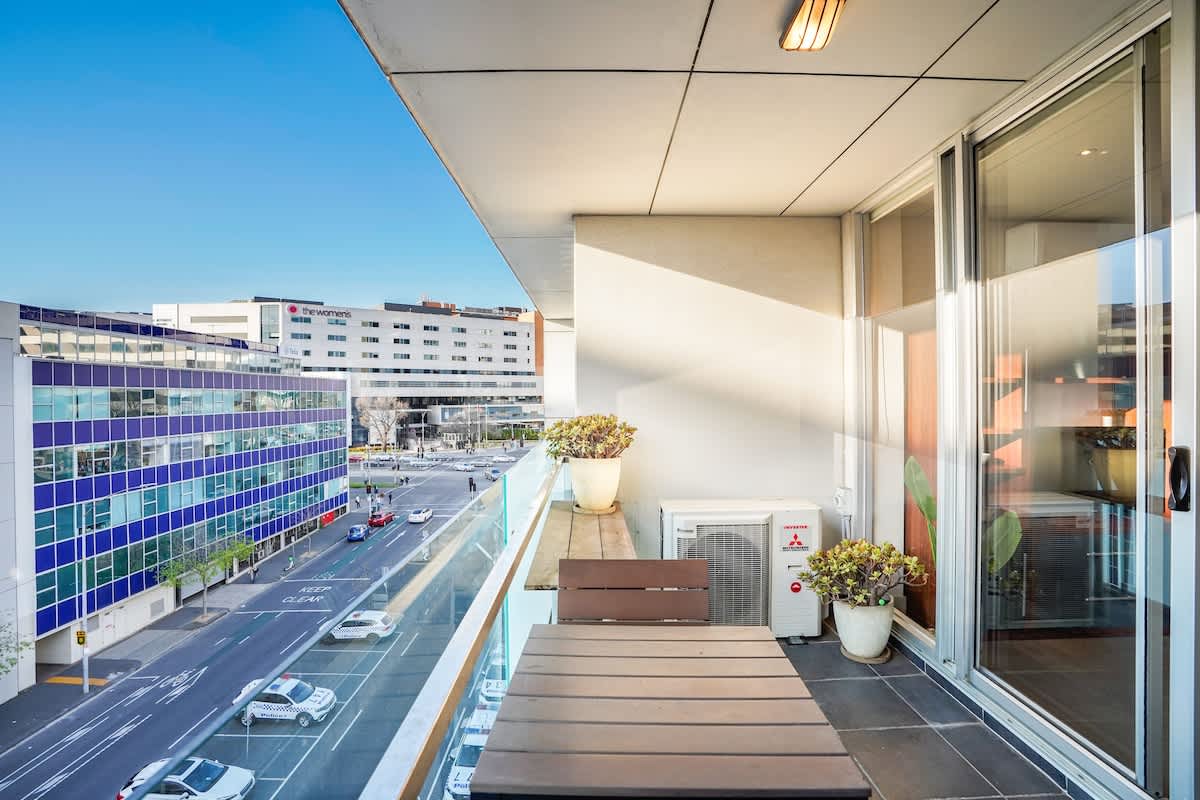 Furnished 1 Bedroom Apartment in North Melbourne