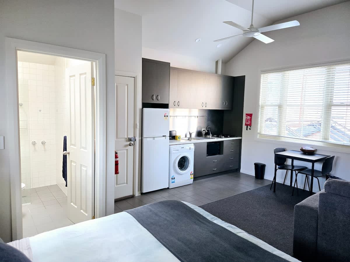 Furnished 1 Bedroom Apartment in Abbotsford