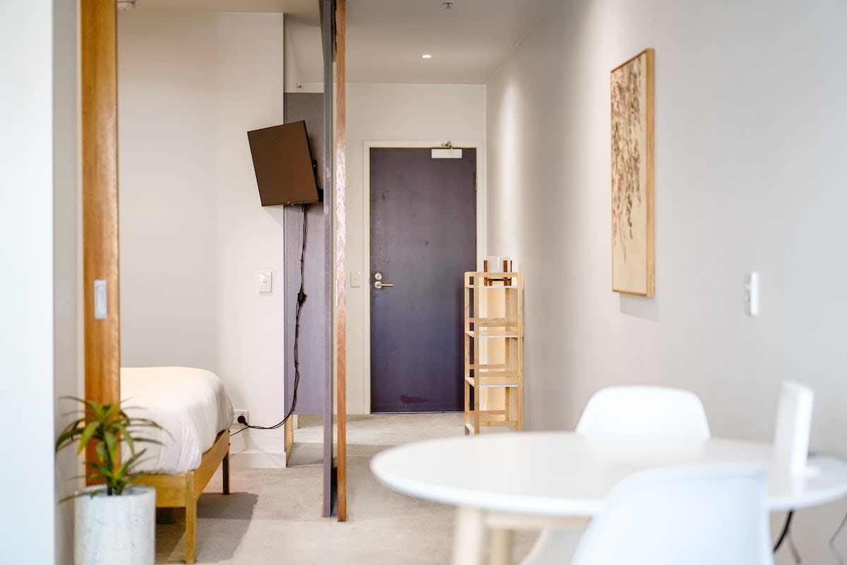 Furnished 1 Bedroom Apartment in Melbourne