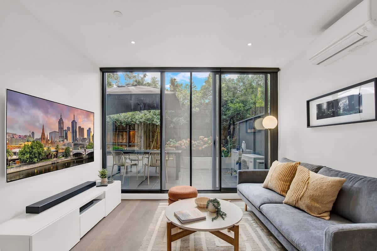 Furnished 2 Bedroom Apartment in Elwood