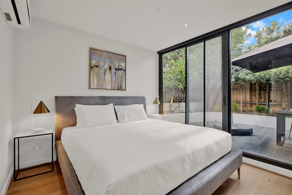 Furnished 2 Bedroom Apartment in Elwood